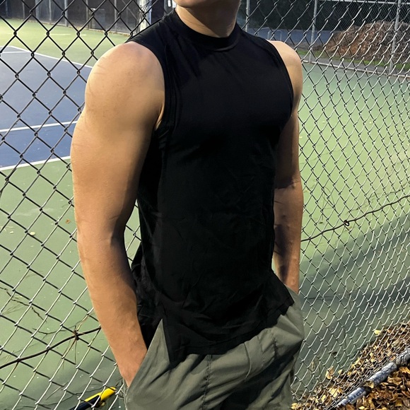 ALPHALETE MEN SLEEVELESS SPLIT END TANK TOP VEST T SHIRT ALL BLACK WORKOUT SPORT - Picture 13 of 16